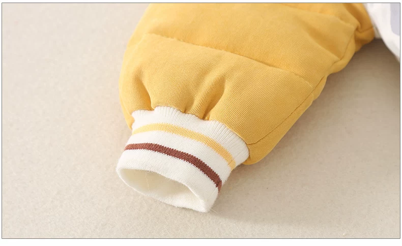 Cute Giraffe Baby Romper – Soft & Cozy Jumpsuit