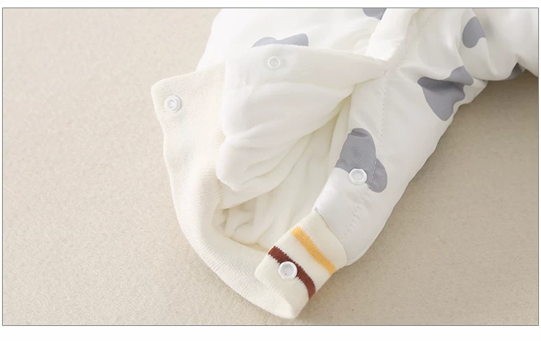 Cute Giraffe Baby Romper – Soft & Cozy Jumpsuit